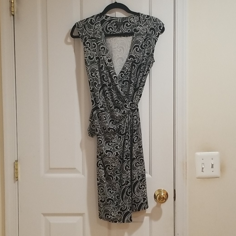 Ann taylor black and white paisley wrap dress small